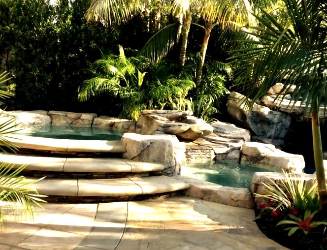 Large island style backyard natural pool fountain photo